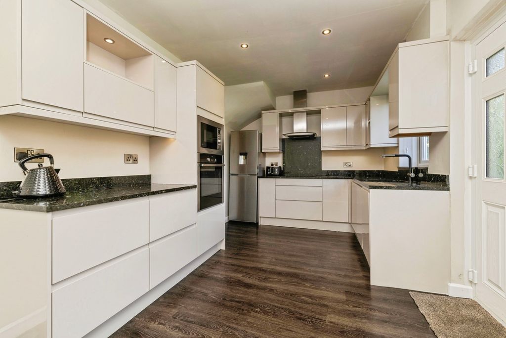 Property photo 3 of 17 Pbox-Img.Jpg