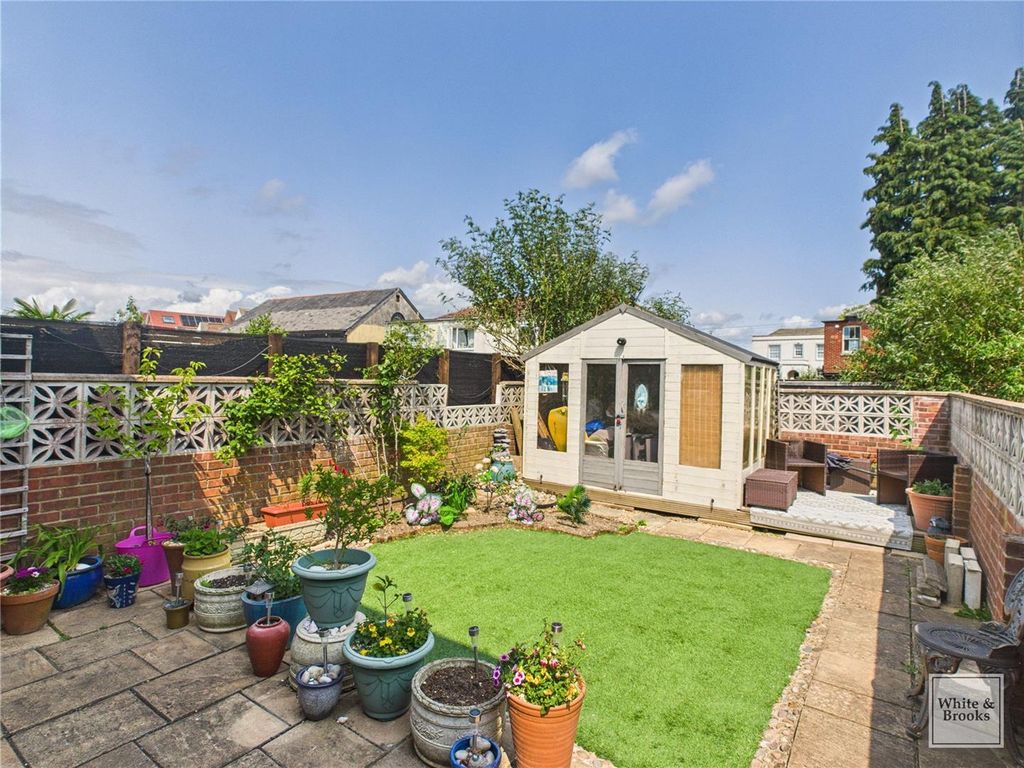Property photo 2 of 12 Garden