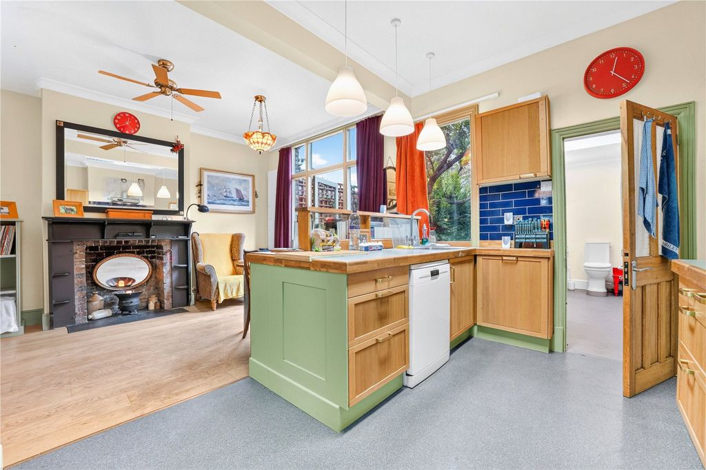 Property photo 2 of 23 Picture No. 27