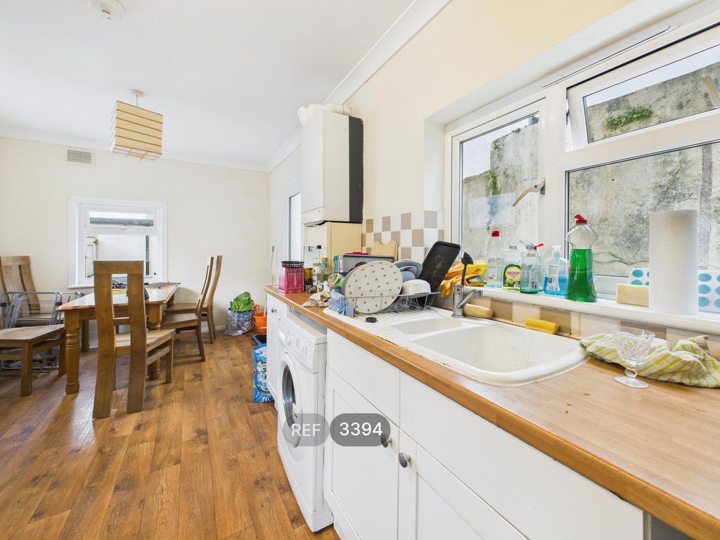 Property photo 3 of 17 Kitchen