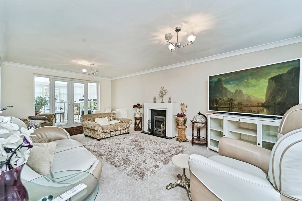 Property photo 2 of 33 Pbox-Img.Jpg