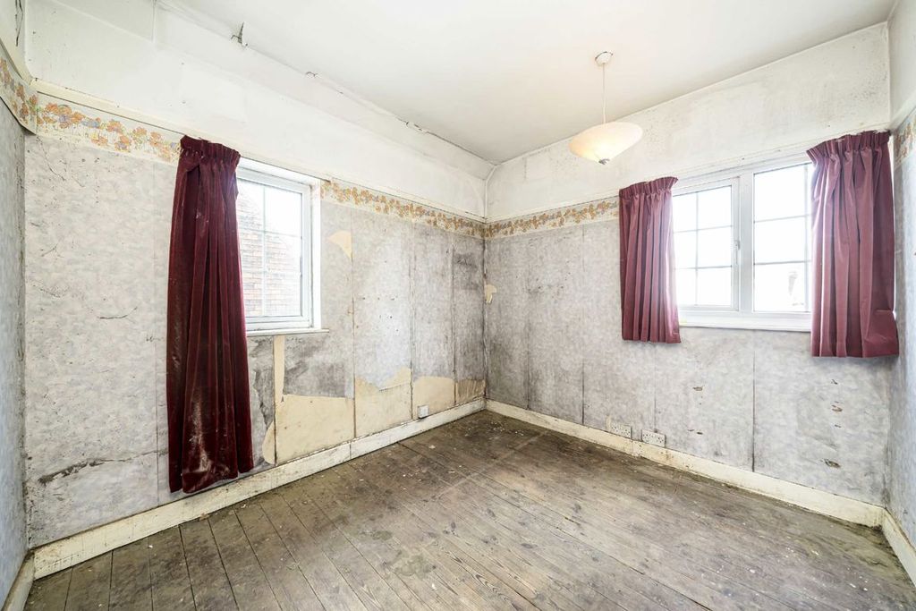 Property photo 3 of 6