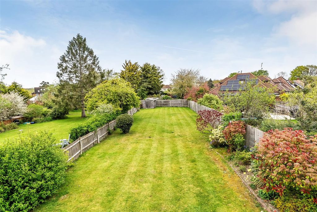 Property photo 2 of 21 7-Chaffers-Mead-11.Jpg
