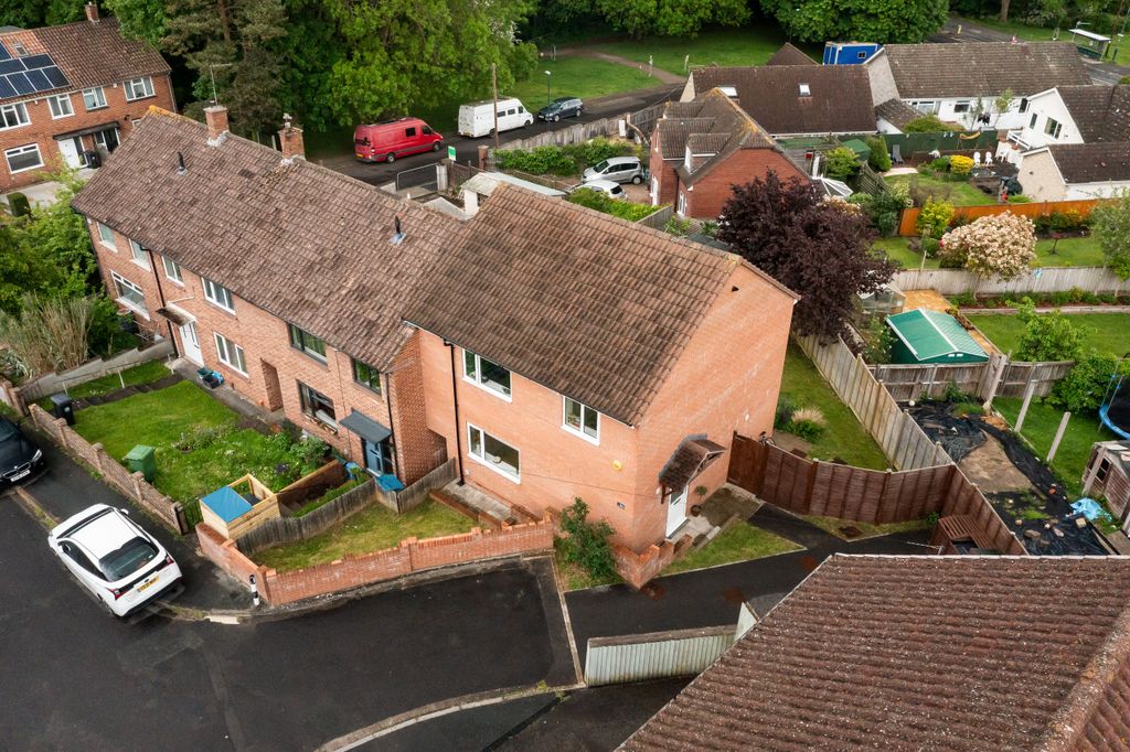 Property photo 3 of 40 Brook Lintons