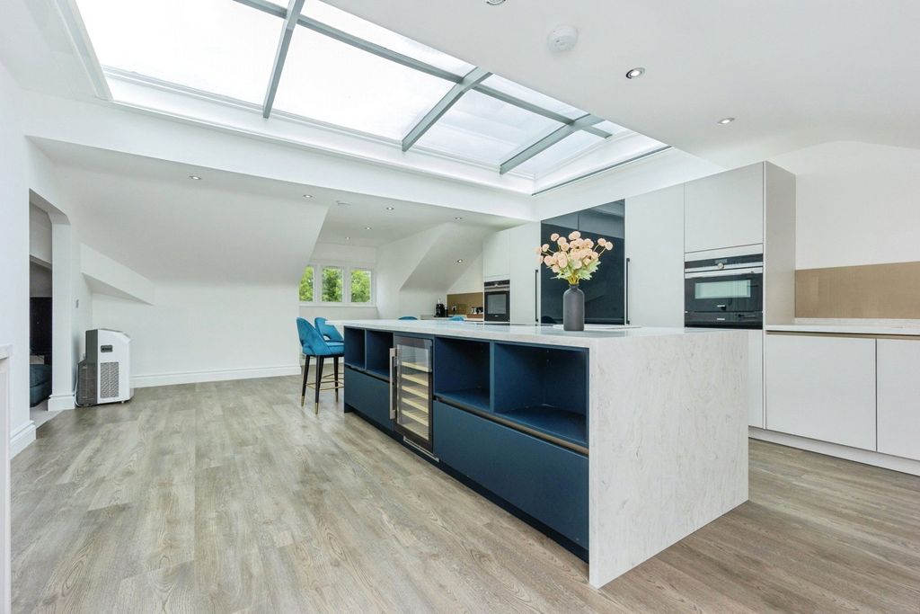 Property photo 2 of 19 Photo