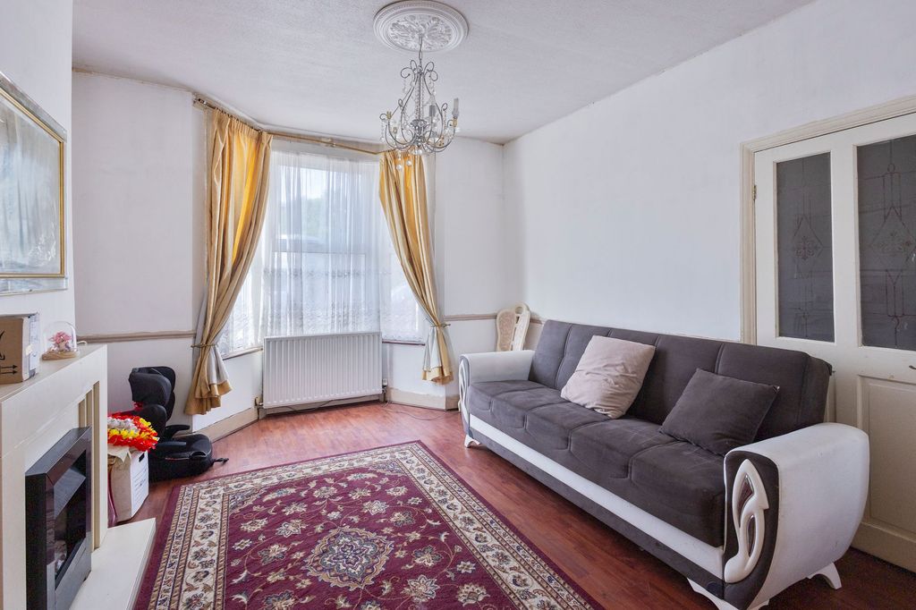 Property photo 3 of 12