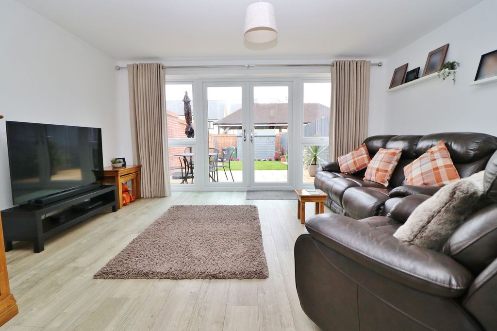 Property photo 3 of 11