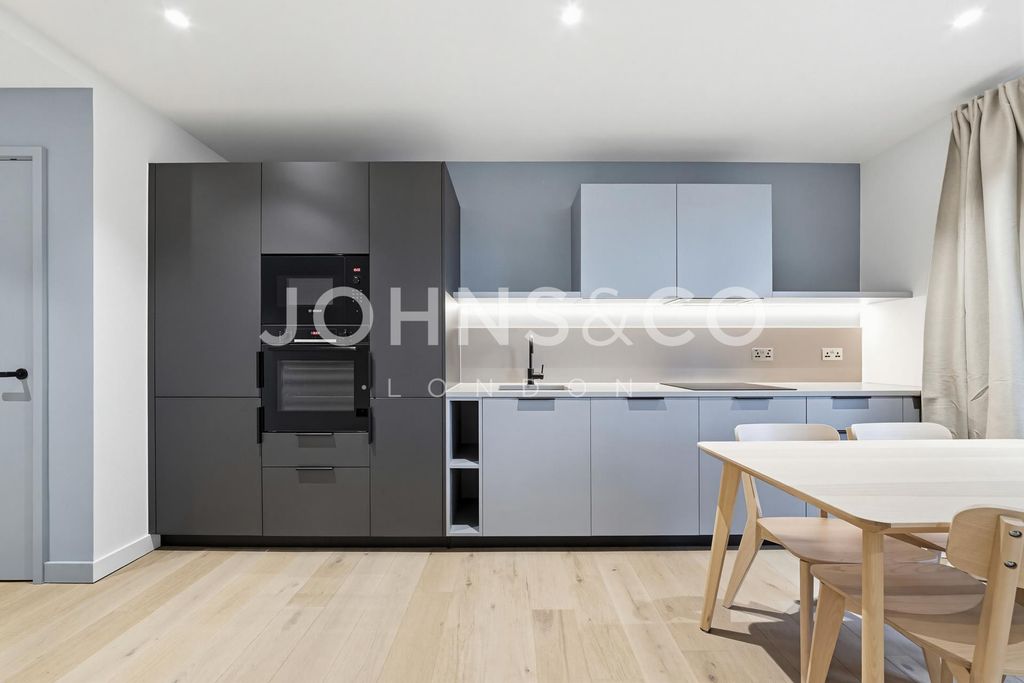 Property photo 1 of 2