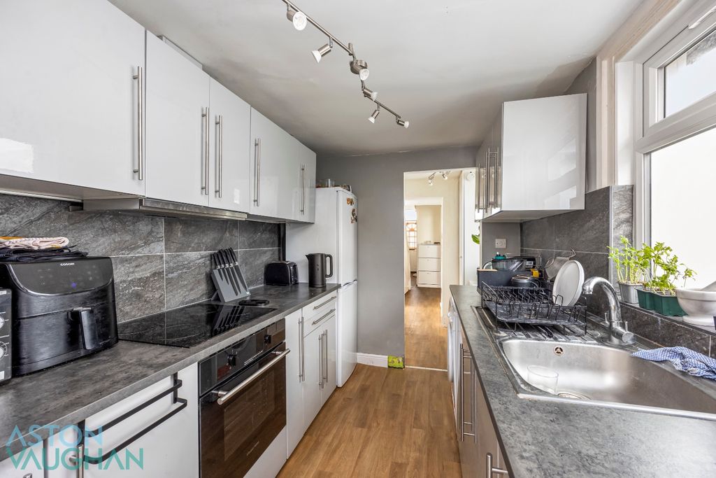 Property photo 1 of 10 4909040