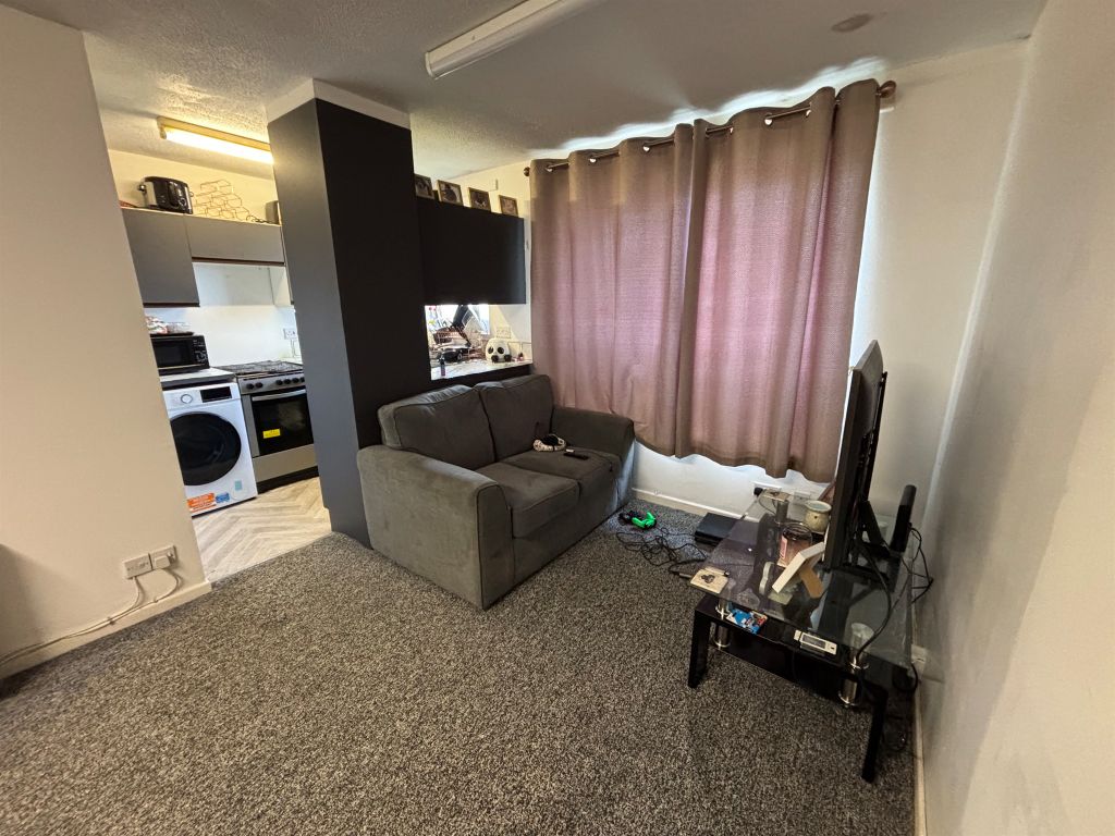 Property photo 2 of 8