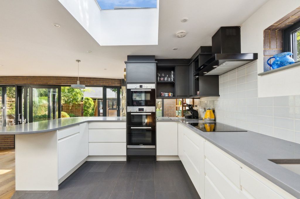 Property photo 3 of 17 Kitchen