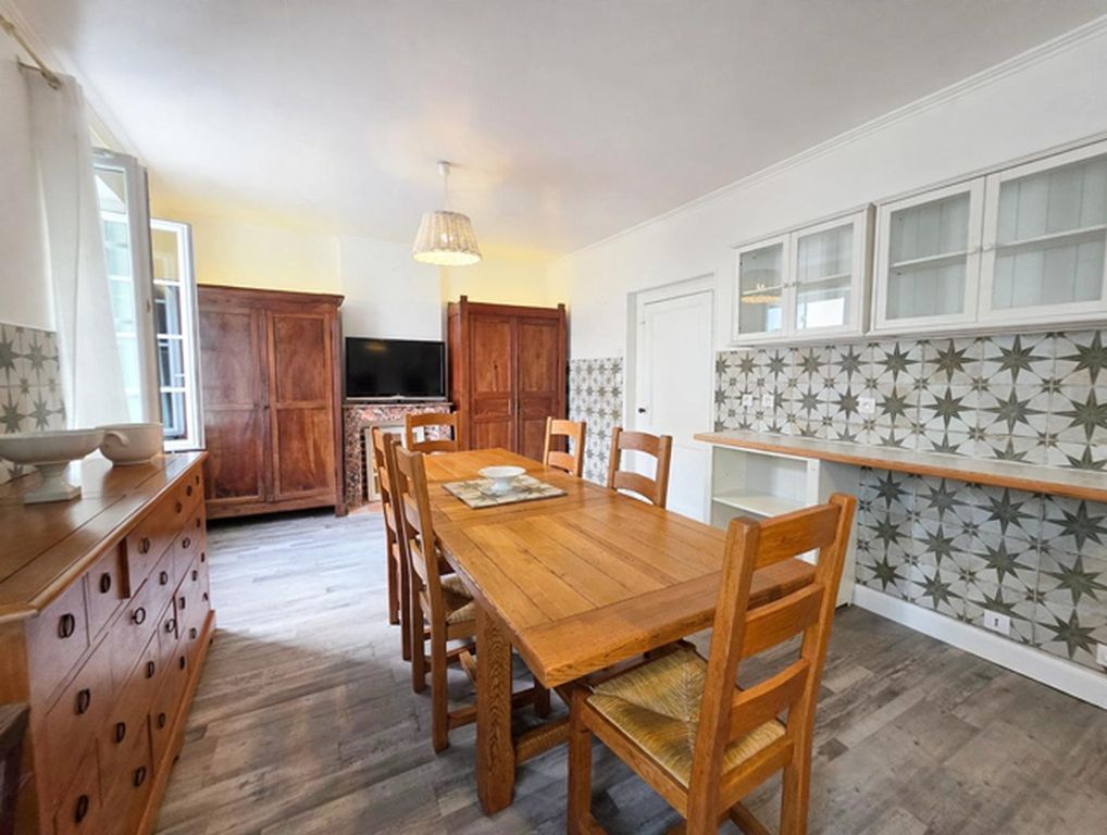 Property photo 3 of 20 Luxury_Real_Estate_Dining_Room-1