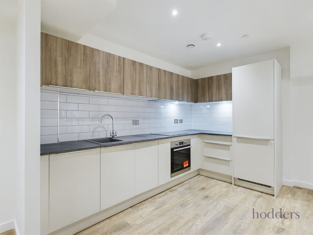 Additional image 4 of 2 bed flat to rentLondon Road, Staines-Upon-Thames, Surrey TW18