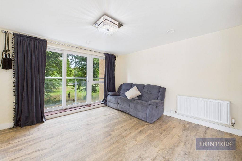 Property photo 2 of 13 Cam05152G0-Pr0112-Still025.Jpg