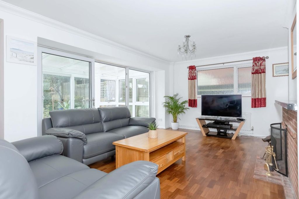 Property photo 2 of 14 Beach Green_4.Jpg