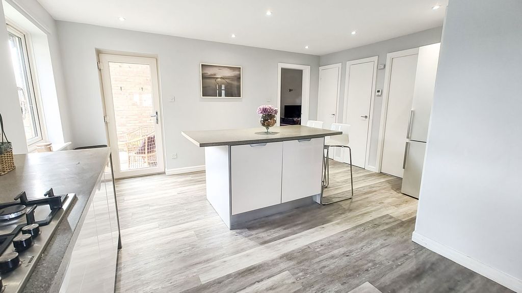 Property photo 1 of 29