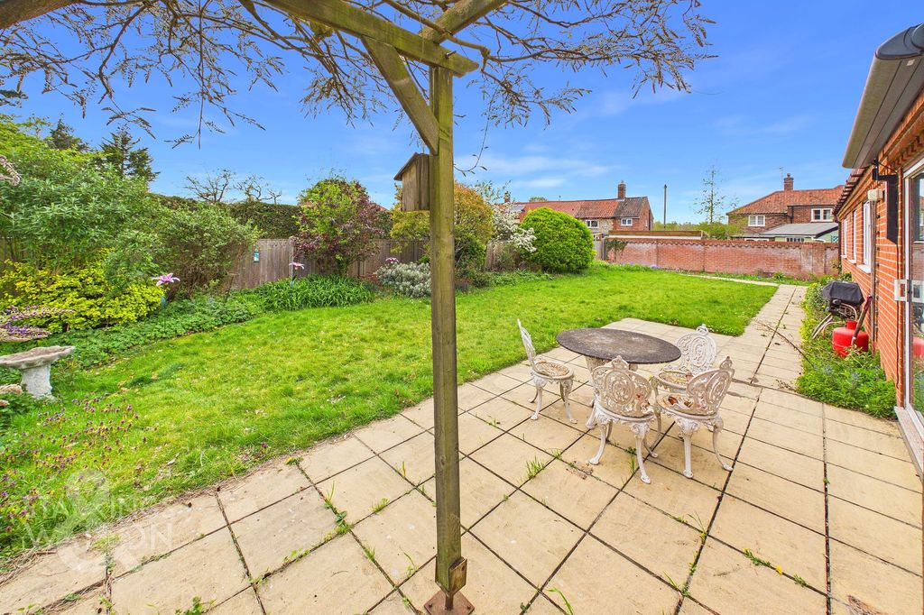 Property photo 2 of 17