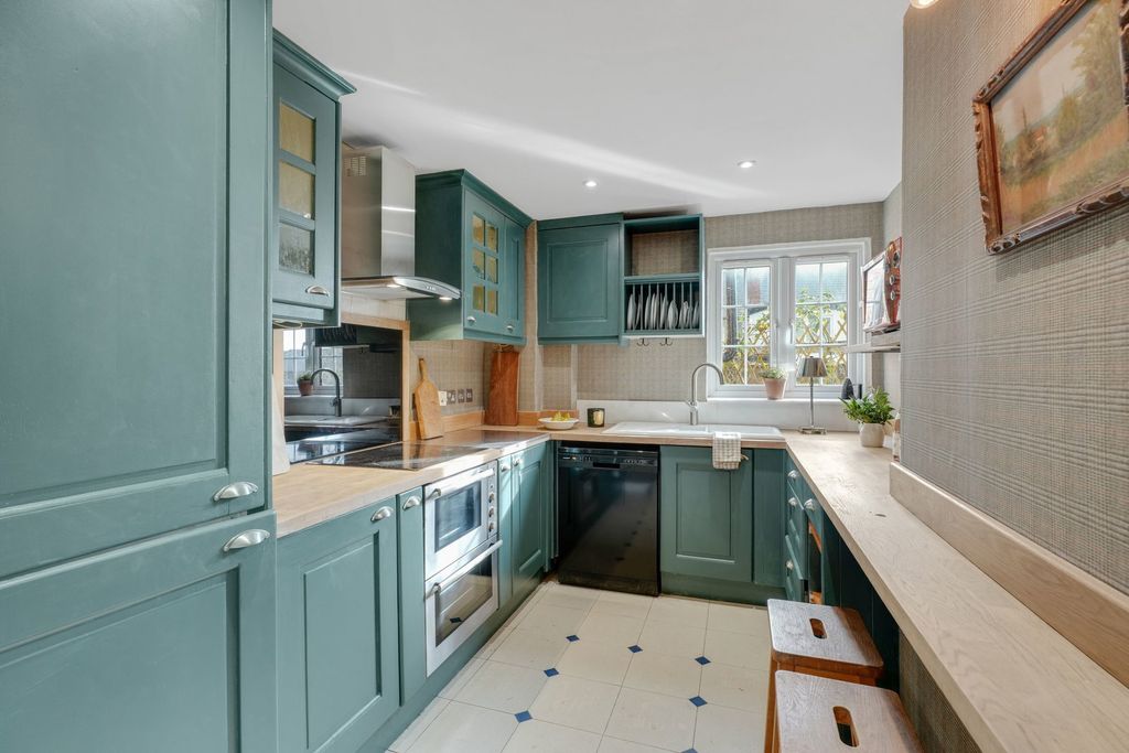 Property photo 2 of 46