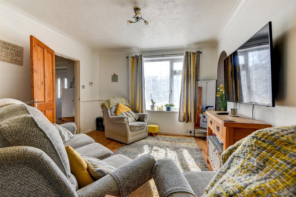 Property photo 3 of 28 For Sale By Aspire Residential | The Strand