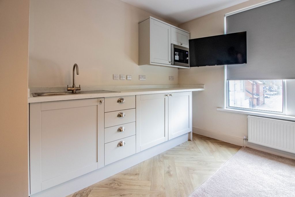 Property photo 3 of 11 E-3