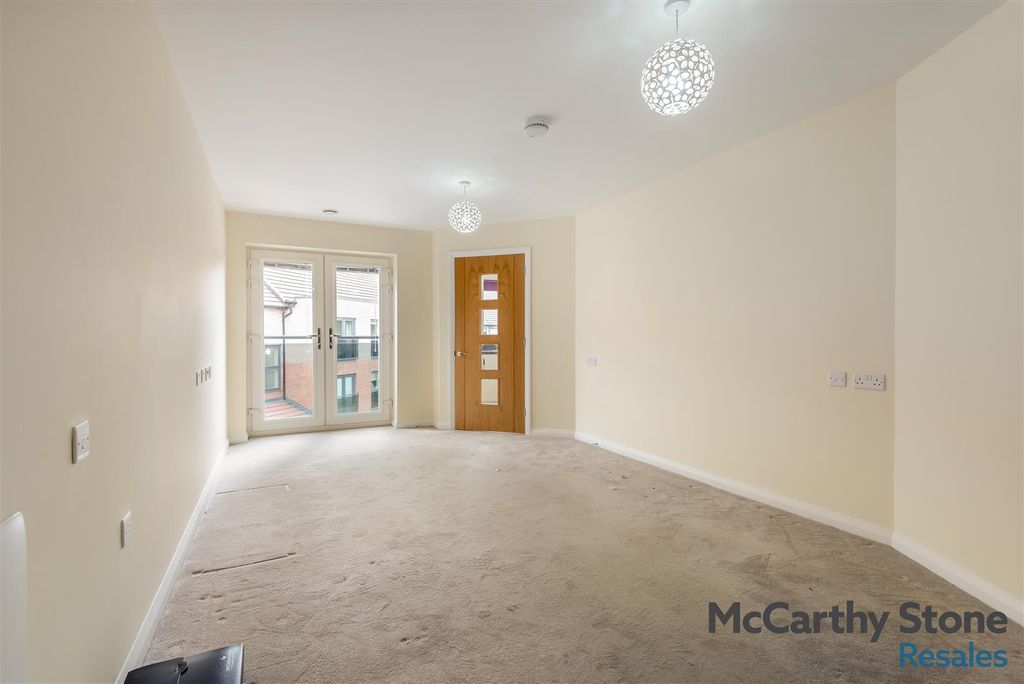 Property photo 2 of 22 8695483-Interior05.Jpg