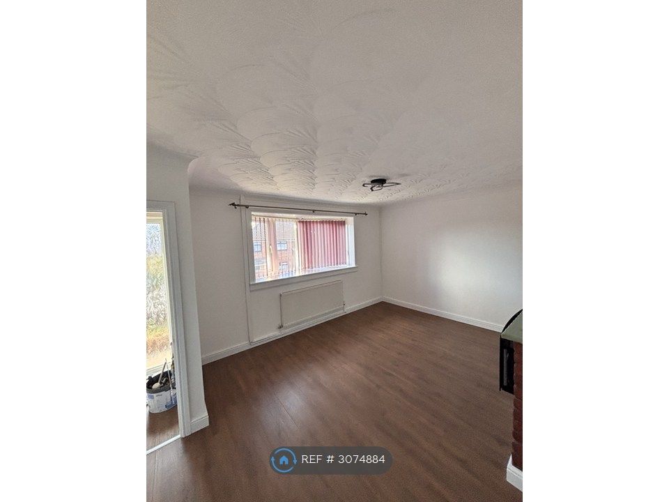 Property photo 2 of 10 Living Room