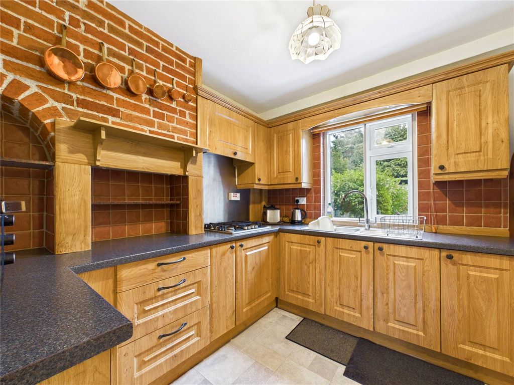 Property photo 2 of 28 Picture No. 15