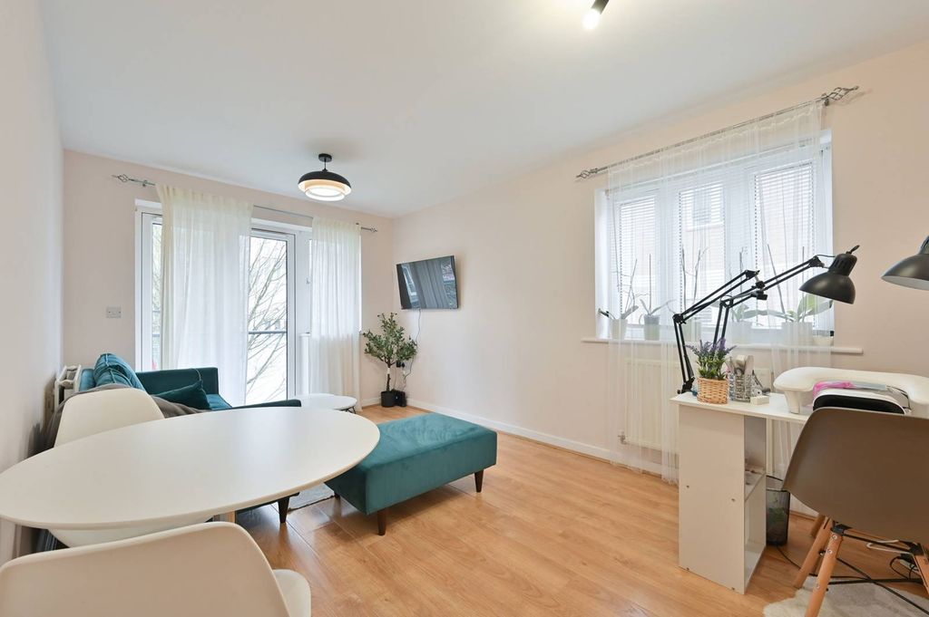 Property photo 2 of 8