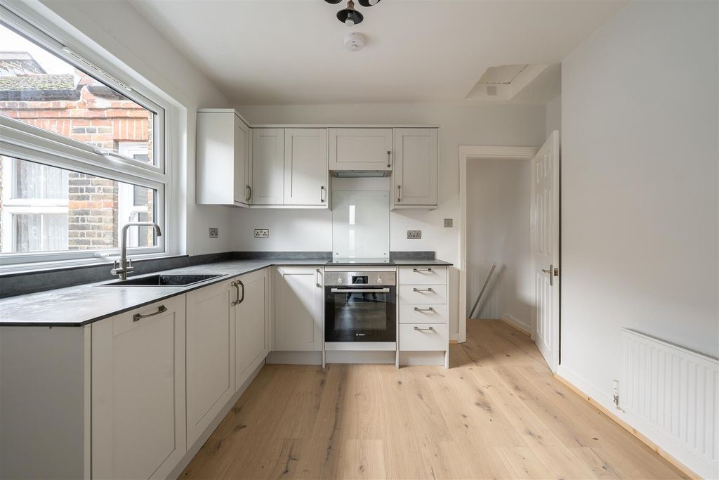 Property photo 3 of 16 Coppermill Lane, E17