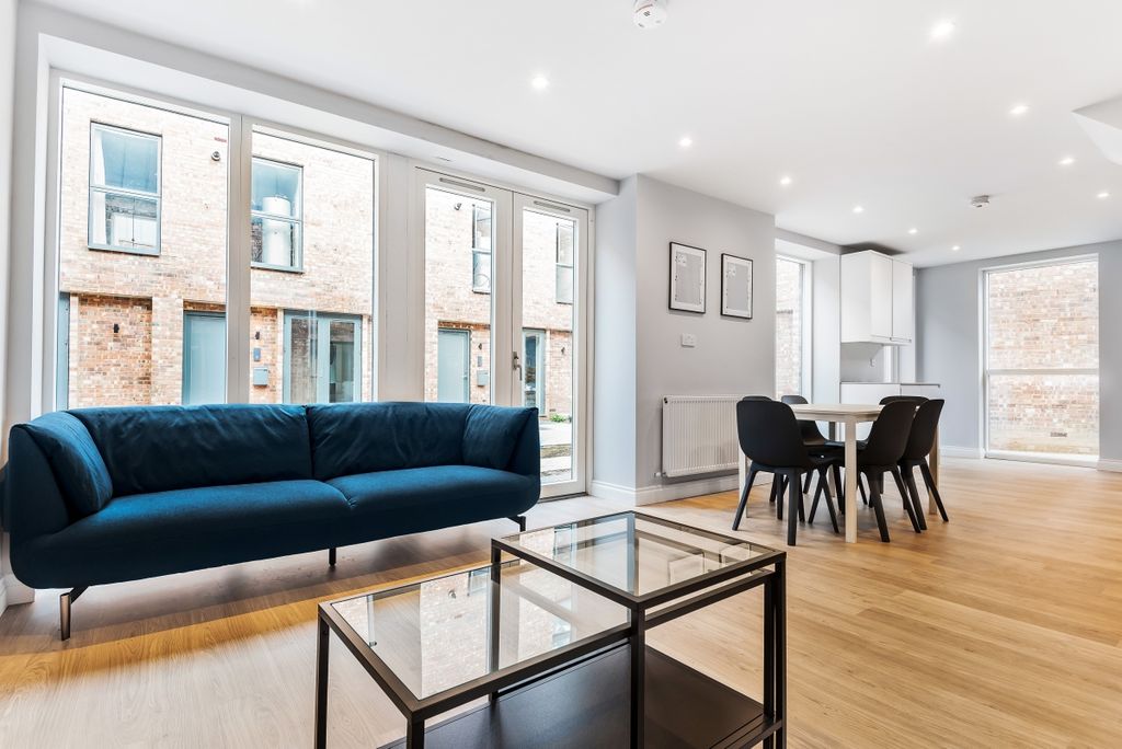 Property photo 2 of 8 778136 (3)