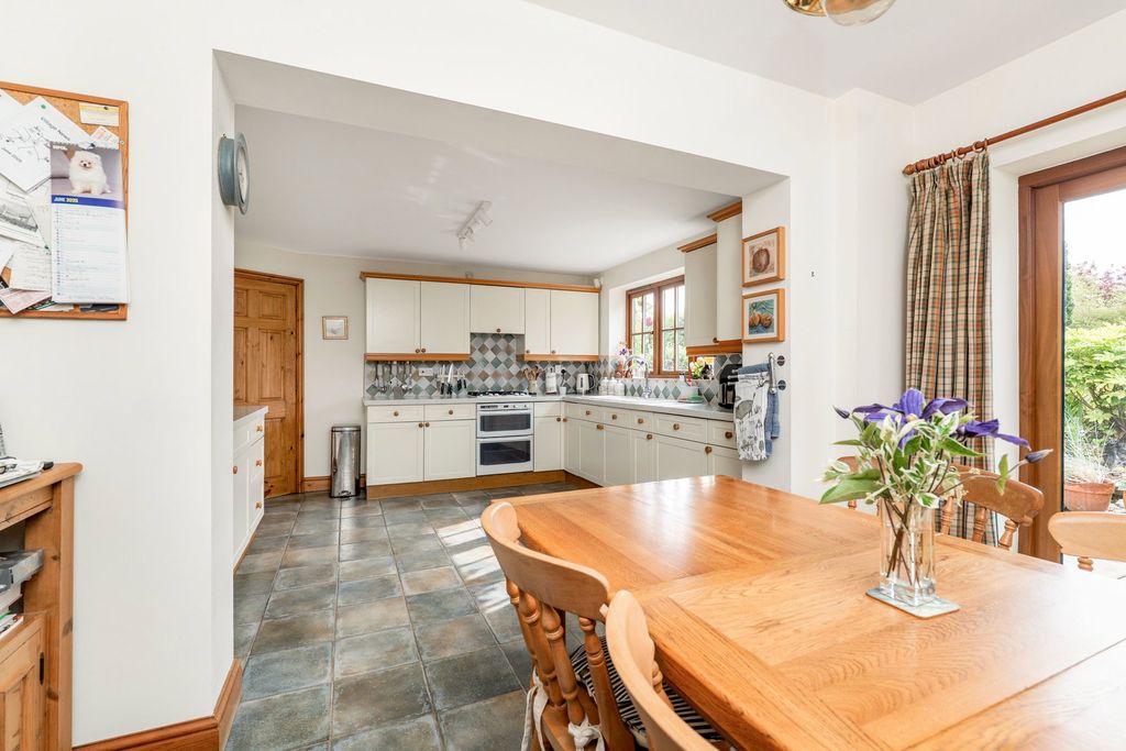 Property photo 3 of 43