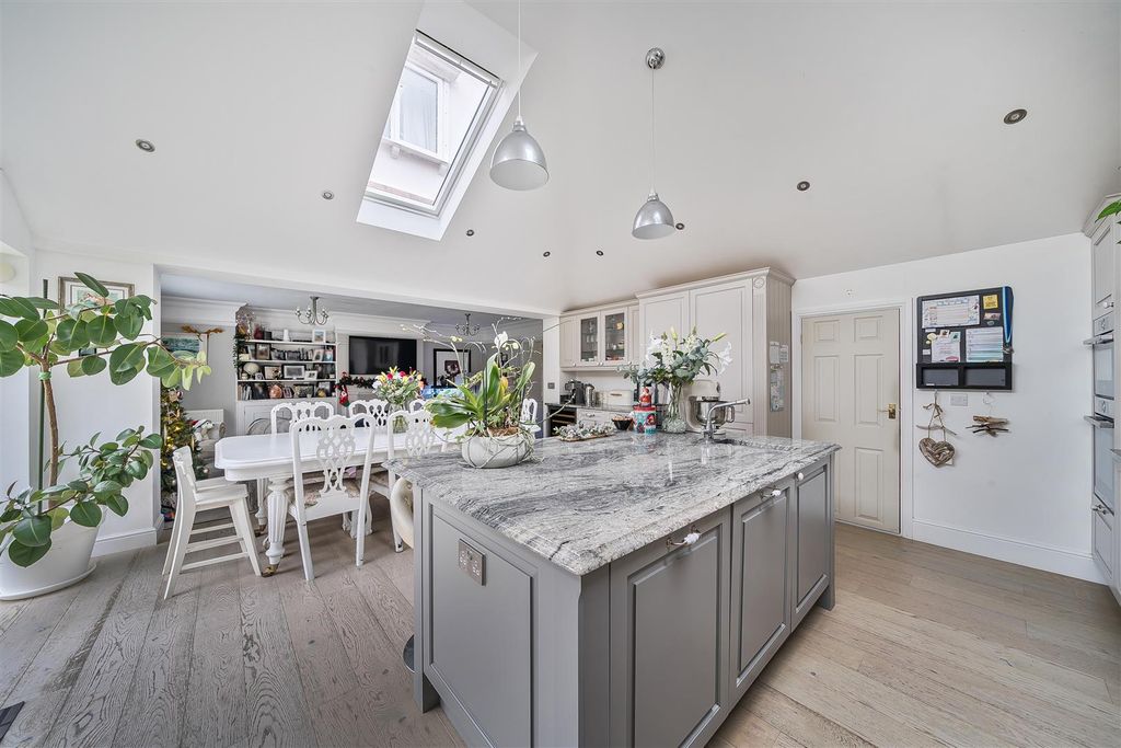 Property photo 2 of 20 Kitchen