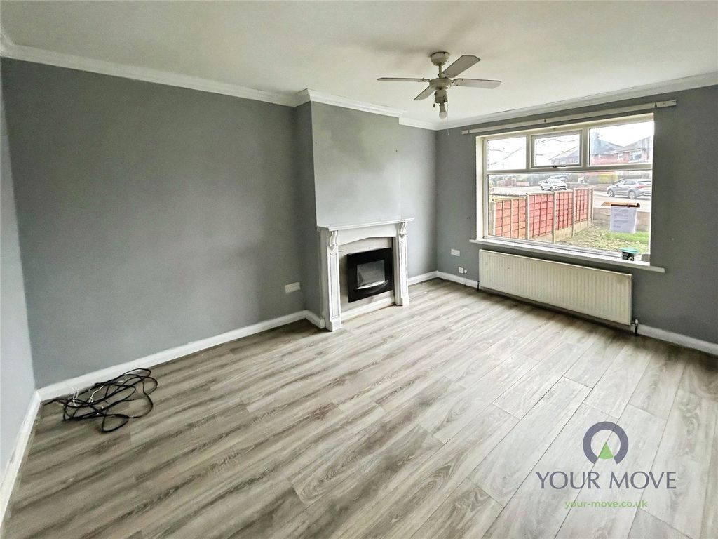 Property photo 2 of 12 Lounge