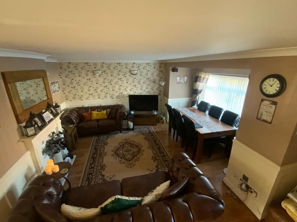 Property photo 3 of 15 Living Room 19'9 x 17'2