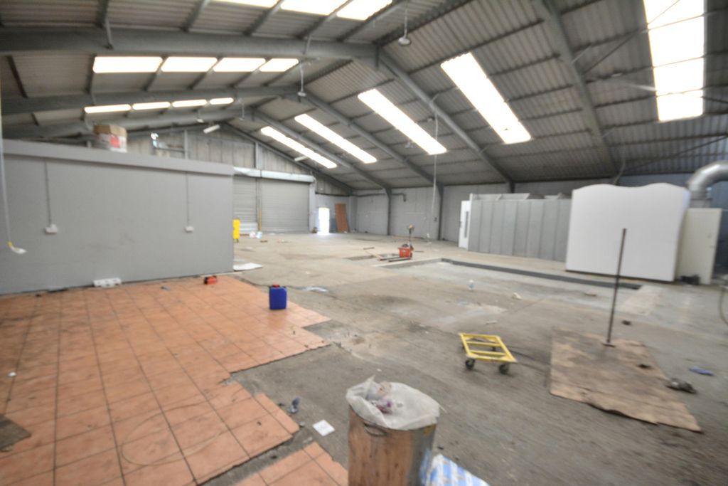 Property photo 3 of 5 Warehouse