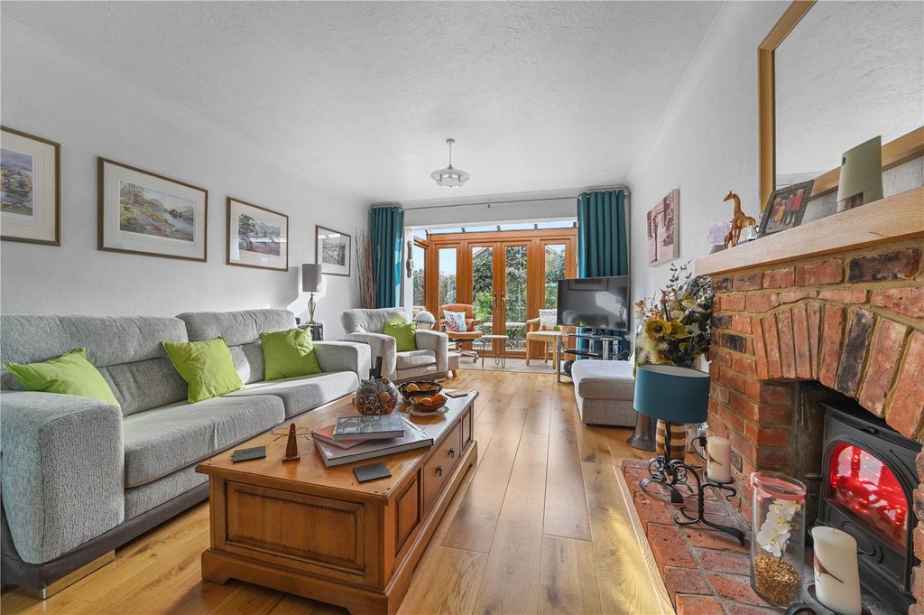 Property photo 2 of 37 Living/Dining Room