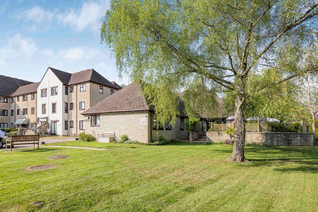 Property photo 1 of 10 Picture No. 14