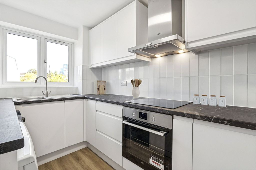 Property photo 3 of 6 Picture No. 24