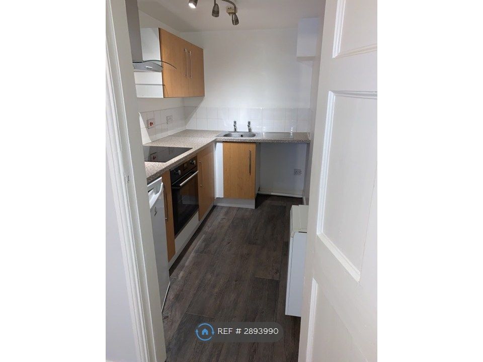 Property photo 3 of 7 Kitchen