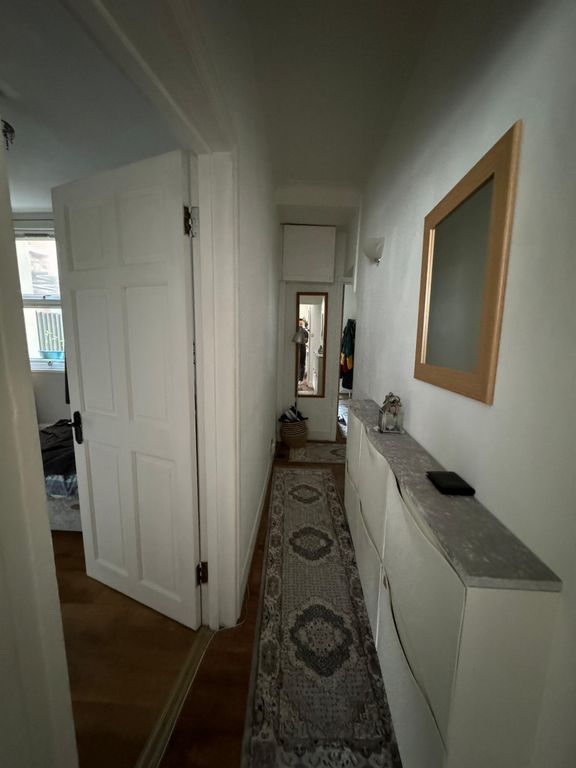 Property photo 3 of 8 Hallway