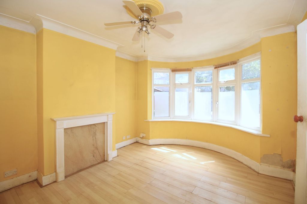 Property photo 2 of 8