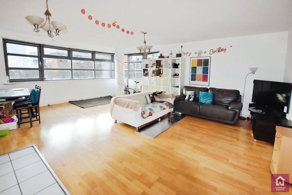 Property photo 2 of 17 Picture No. 33