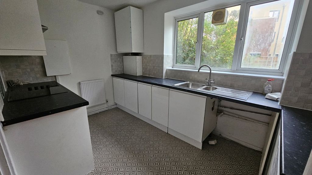 Property photo 2 of 12 Photo 1