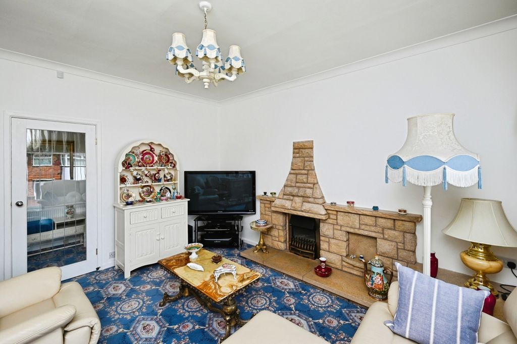 Property photo 3 of 17 Photo