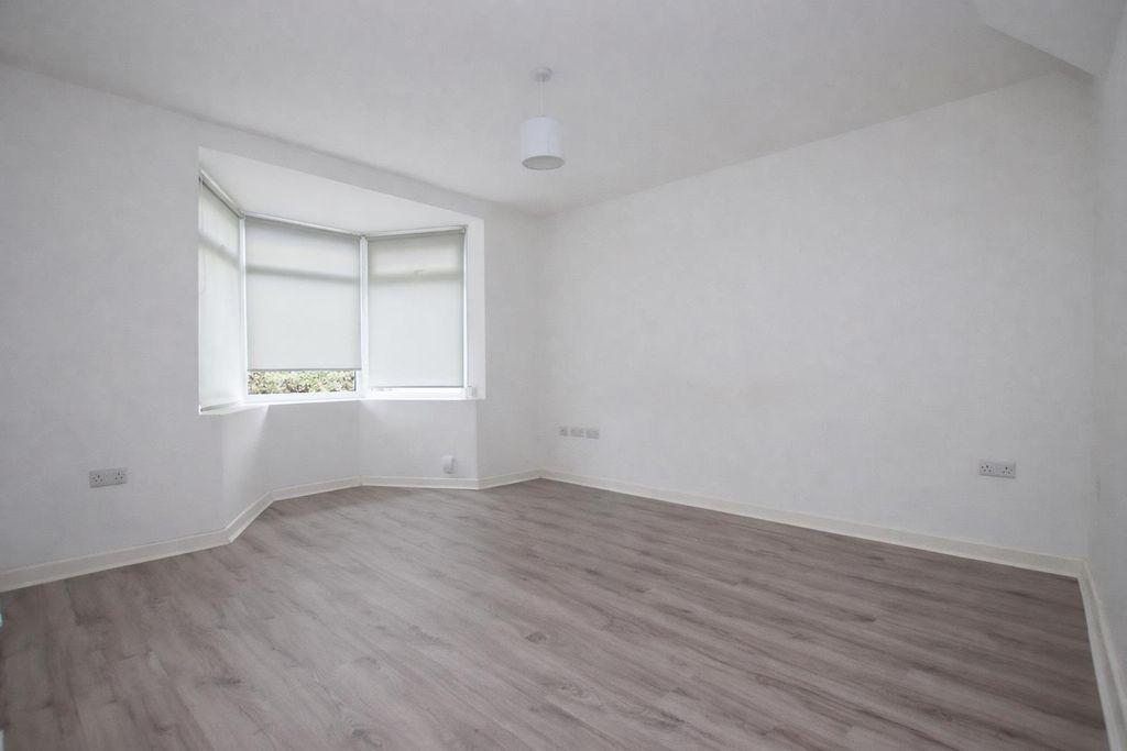 Property photo 3 of 8 6434742E-B86B-4337-B55c-6d23Fba4Bd1E.Png