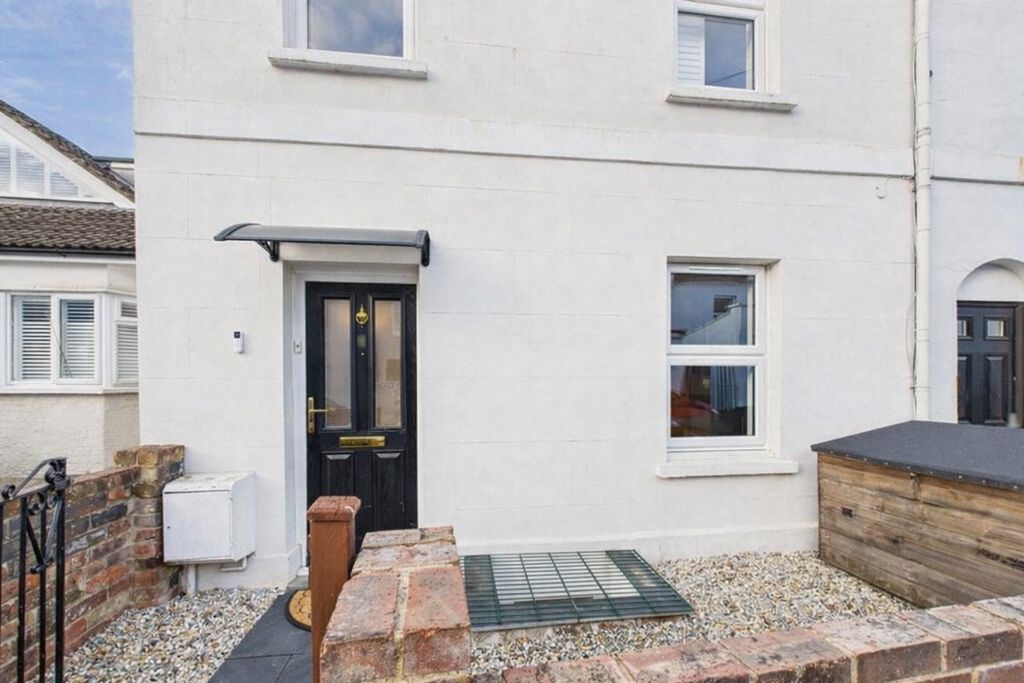 Property photo 2 of 9 Modern Semi-Detached House Entrance