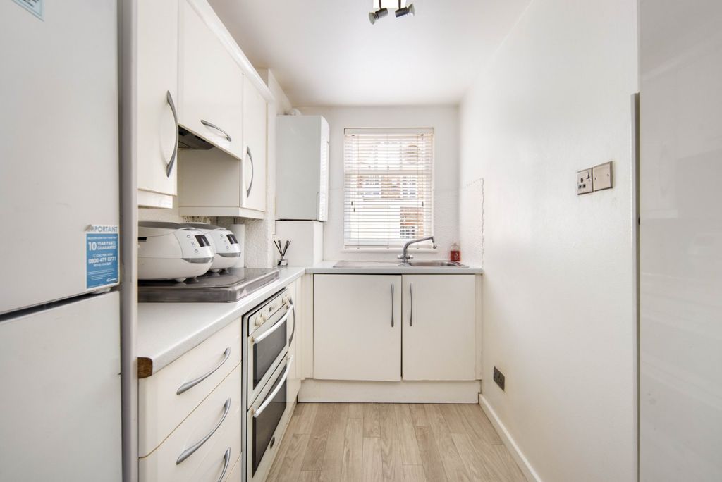 Property photo 2 of 15 Kitchen