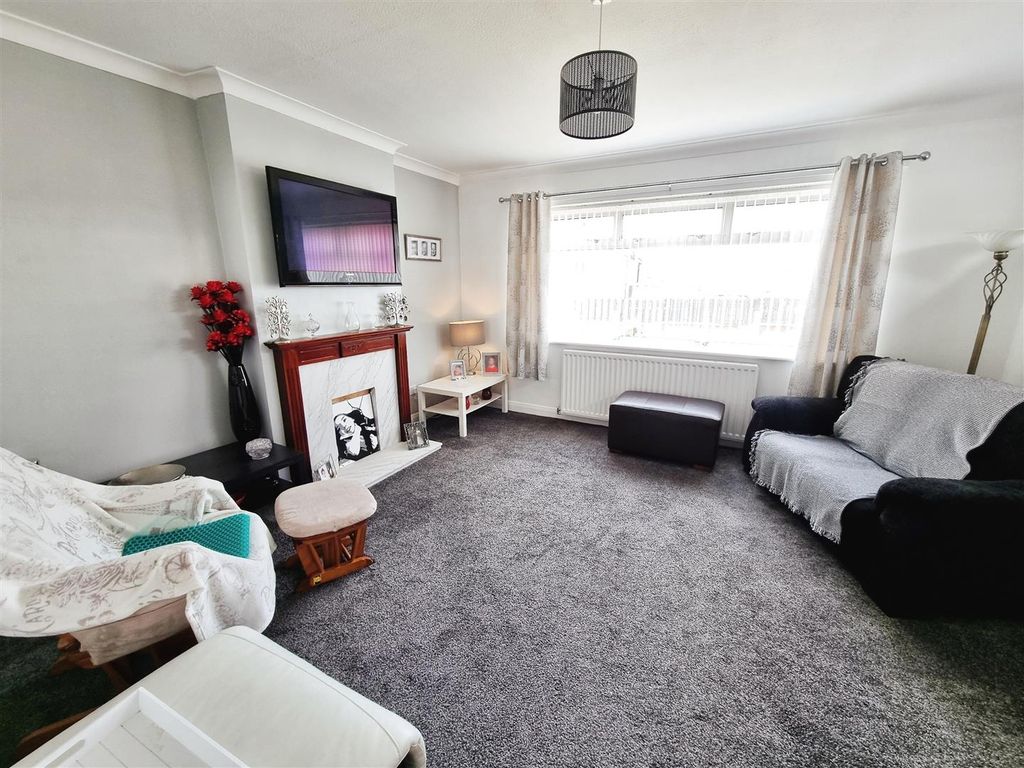 Property photo 2 of 13 Lounge