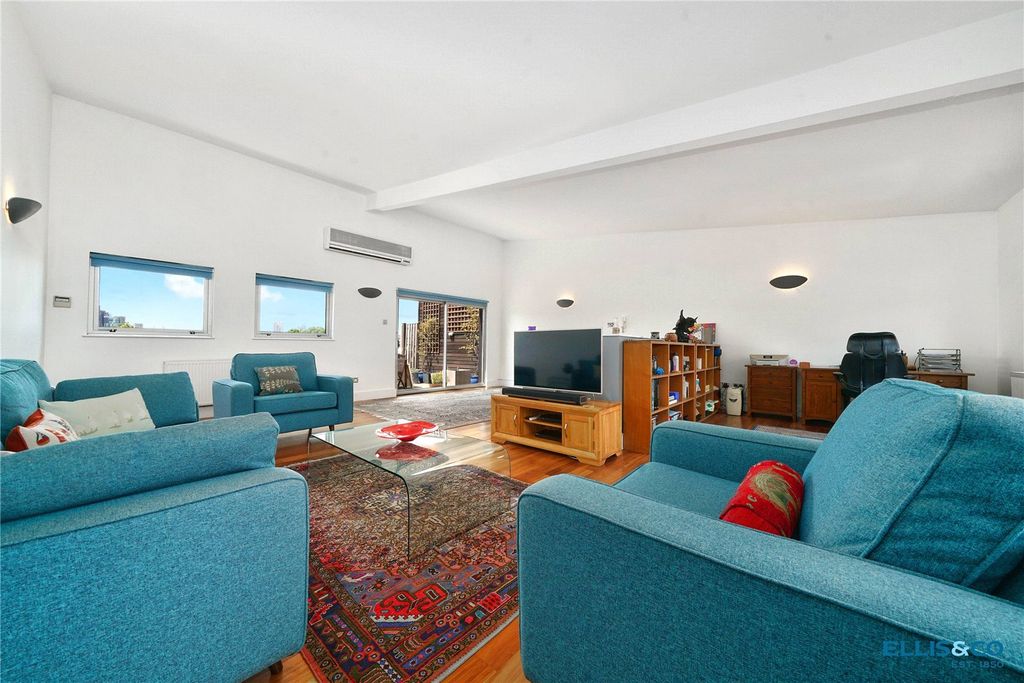 Property photo 3 of 18 Picture No. 17