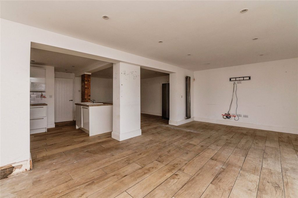 Property photo 3 of 33 Picture No. 22